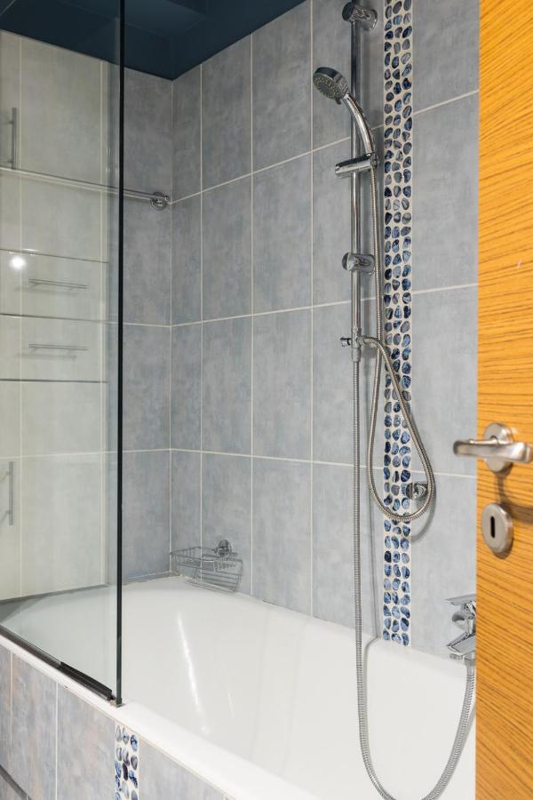 Athenian Stylish 2 Bdrm Apartment Ngoại thất bức ảnh
